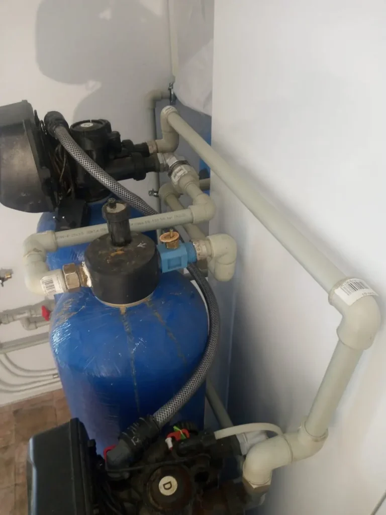 Vandens filtrų valdymo vožtuvai ir profesionaliai sujungtas vamzdynas